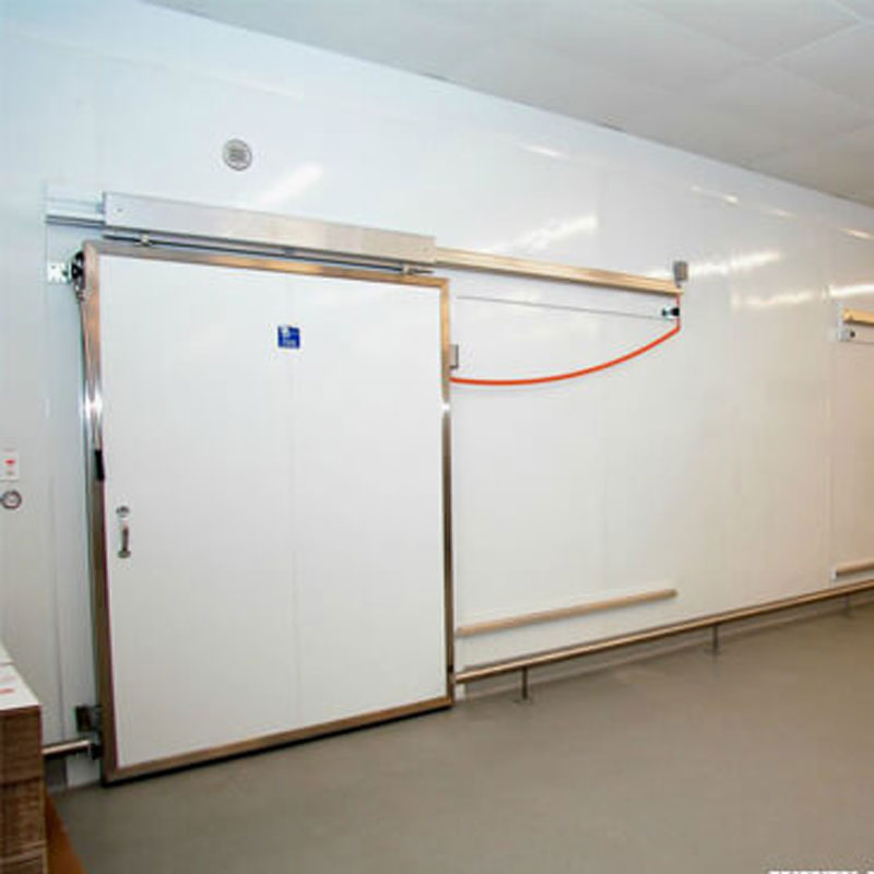 Cửa kho lạnh là một trong những Vật liệu cần thiết làm kho lạnh